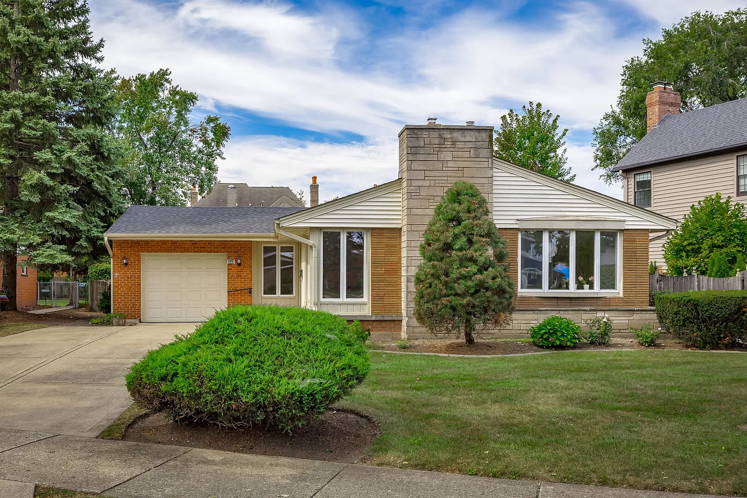 333 E Huntington Ln photo 1