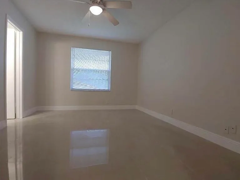 9903 Three Lakes Cir — Photo 11