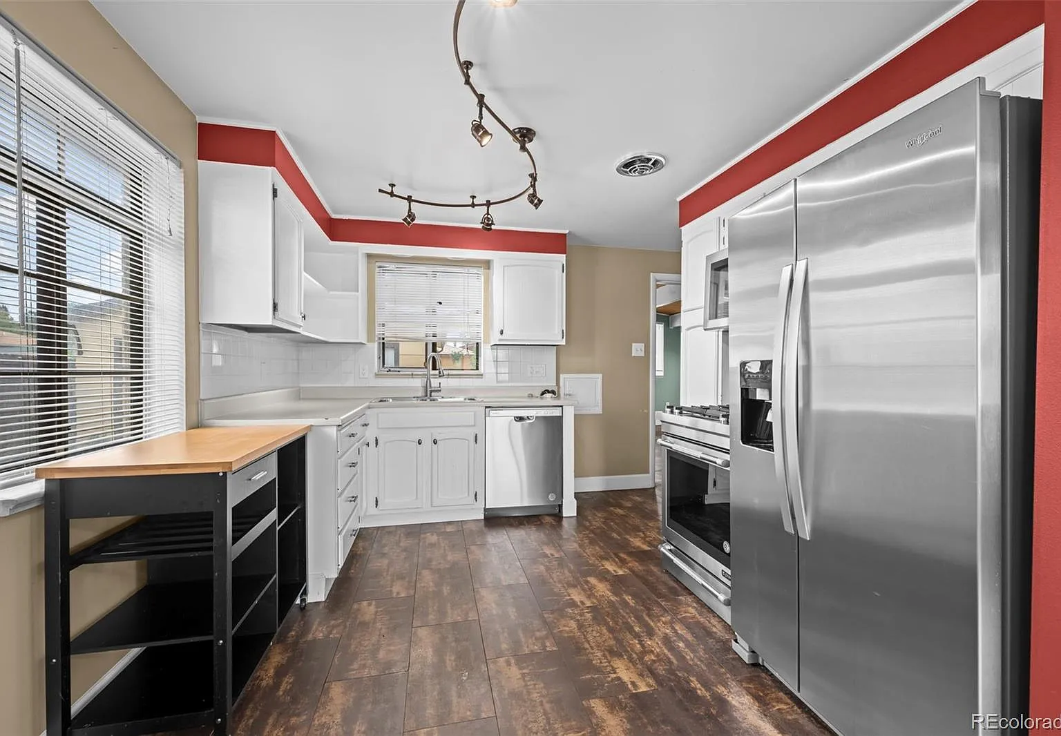 4 bed, 2.0 bath, 2276 sqft, $3,500 — Photo 3