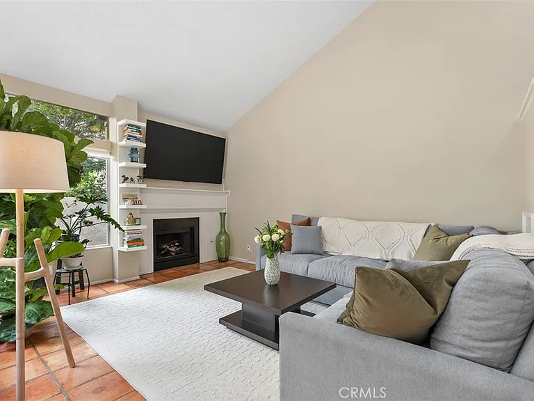 115 Stanford Ct #50 — Photo 5