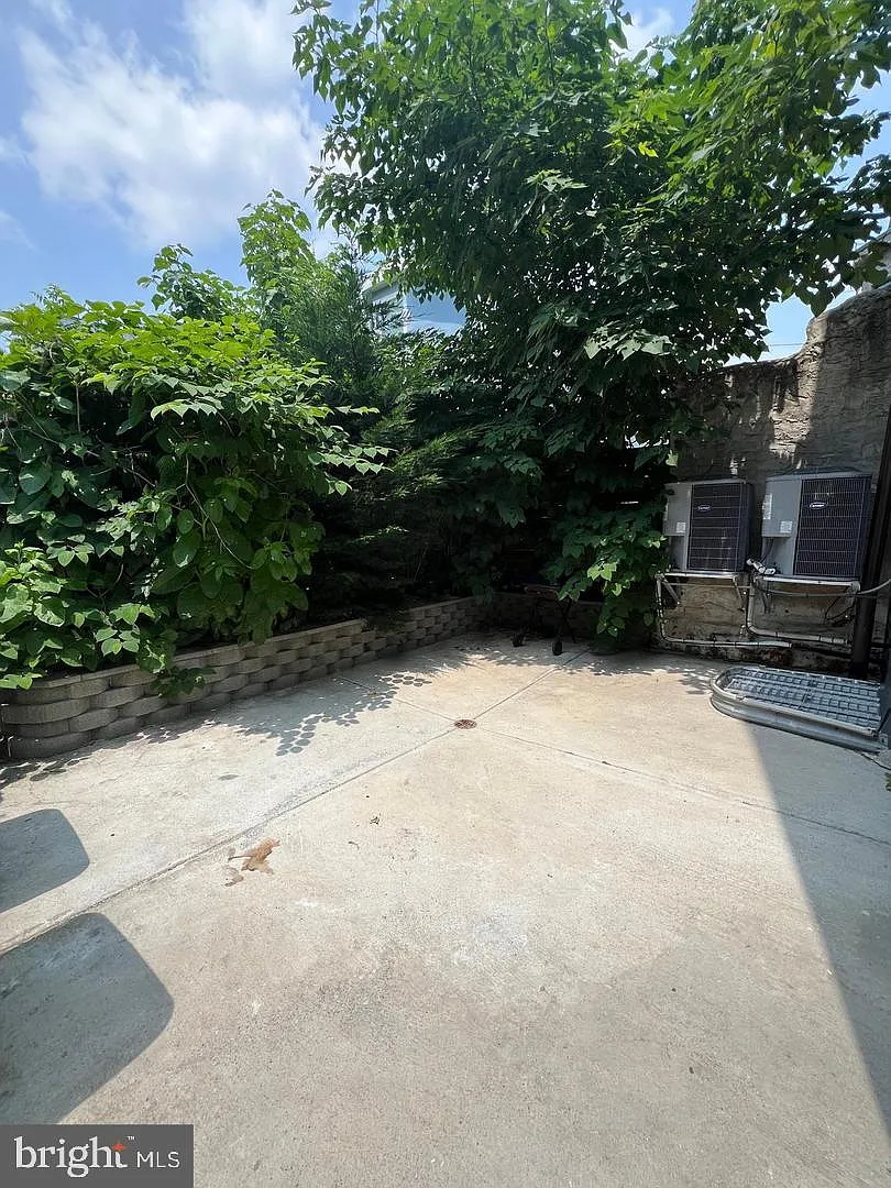2 bed, 1.0 bath, 750 sqft, $1,350 — Photo 3