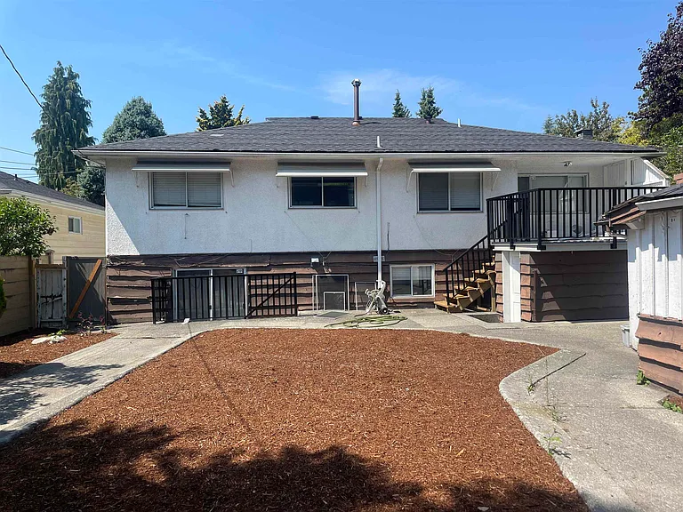 6748 Ash St — Photo 32