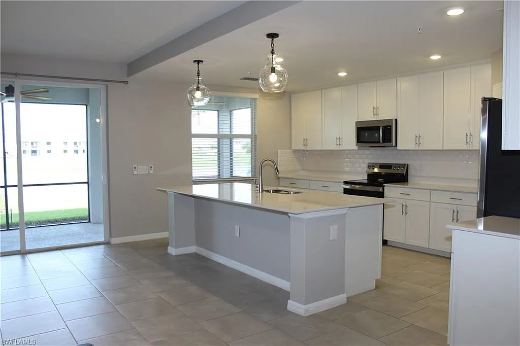 3 bed, 2.0 bath, 1741 sqft, $2,495 — Photo 3