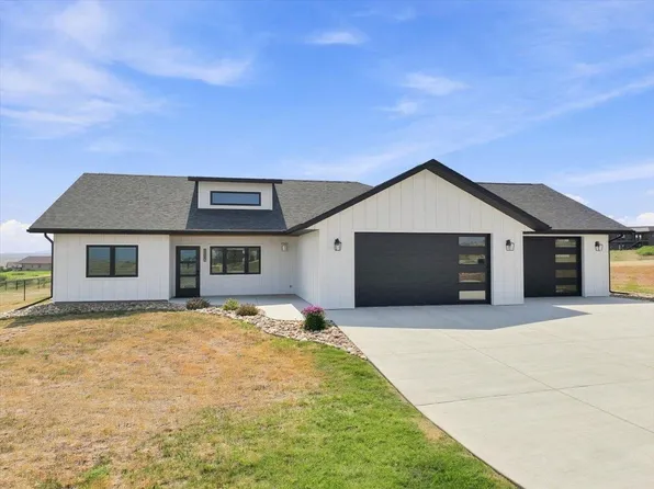 11067 Mule Train Dr, Belle Fourche, SD 57717