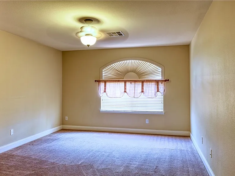 3924 Royal Scots Ave — Photo 28