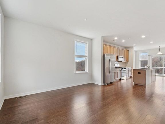5th image of 812 Hoopes Ln