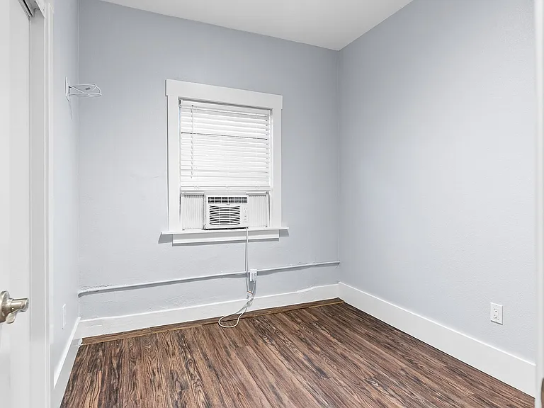 138 Elm Avenue — Photo 34