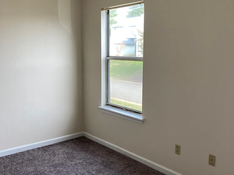 521 Clubhouse Way — Photo 3