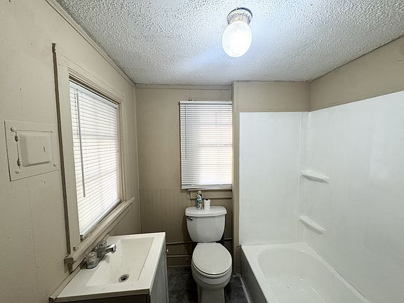 3rd image of 569 Colquitt St