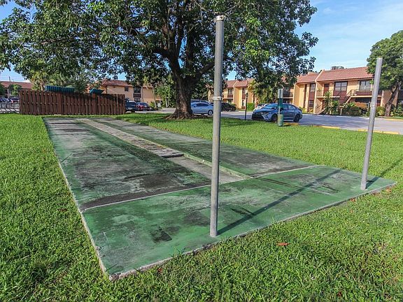 4th image of 5957 Forest Hill Boulevard #6