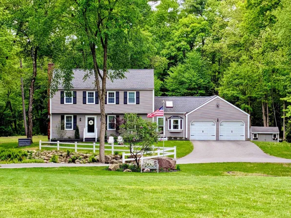 71 Wentworth Drive, Bedford, NH 03110
