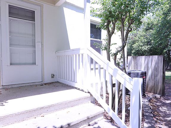 3rd image of 2111 E 4th St