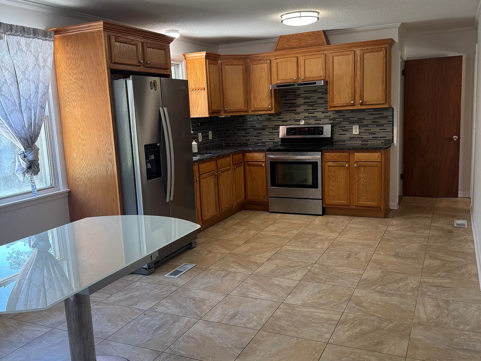 3 bed, 1702 sqft, $2,500 — Photo 4