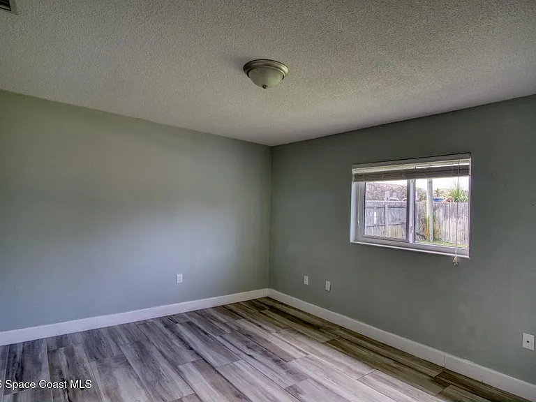 341 W Arlington St — Photo 11
