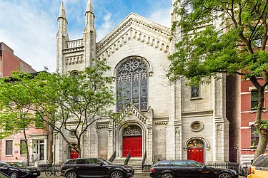 Novare at 135 West 4th Street in Greenwich Village