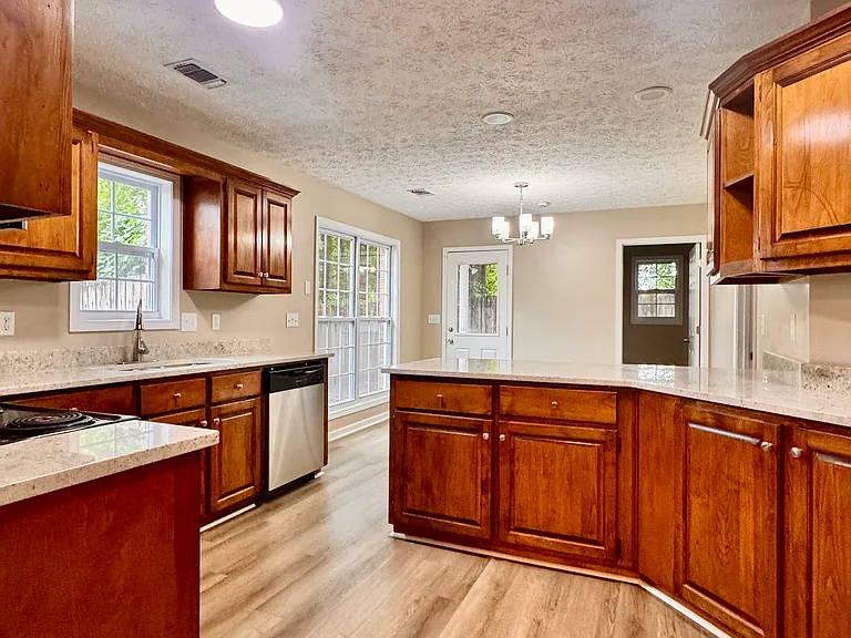 184 James Dr — Photo 3
