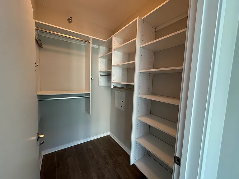 125 S Green St #1002A — Photo 9