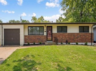 2220 Hummingbird Dr, Florissant, MO 63033