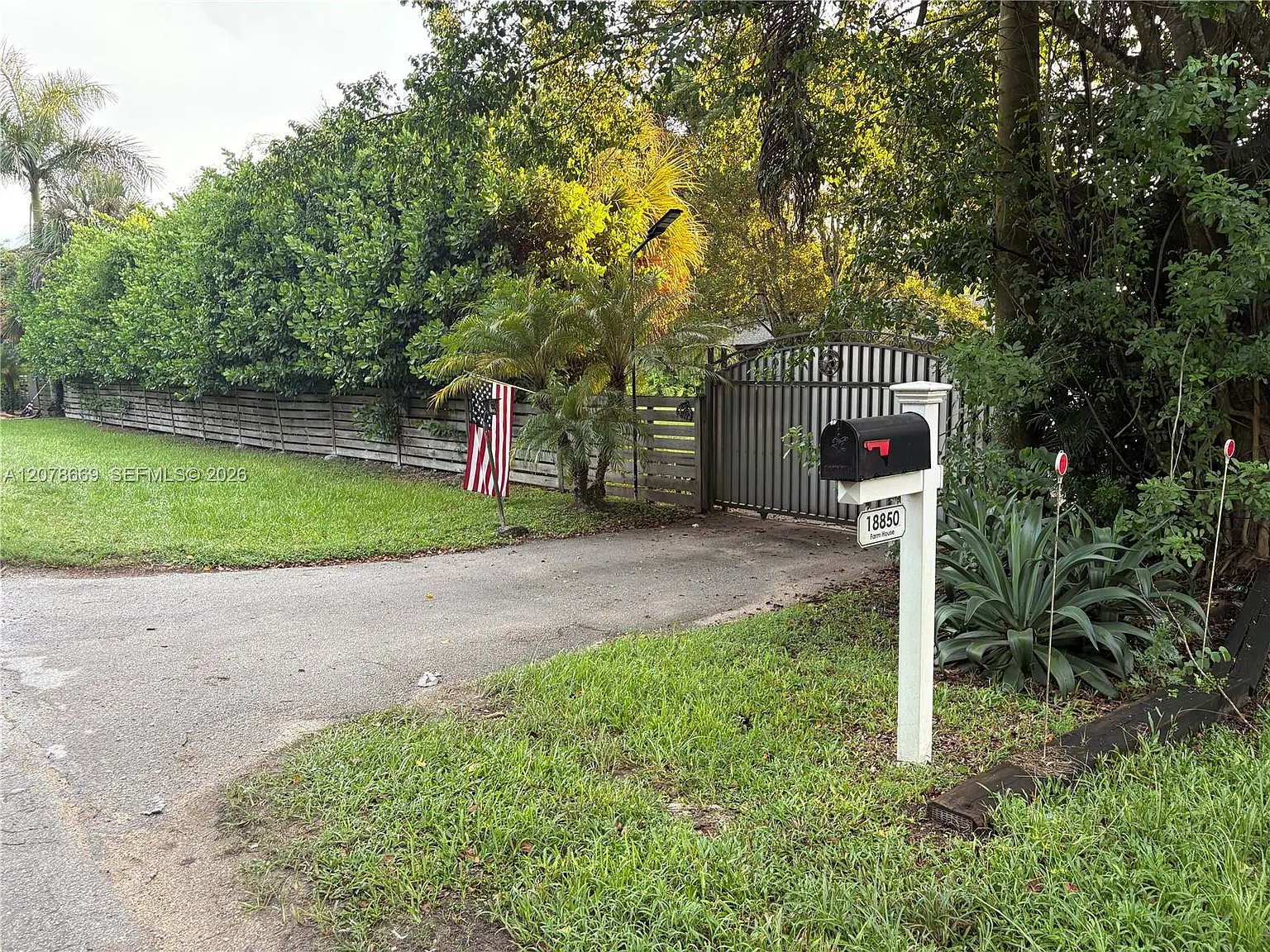 5 bed, 3.0 bath, 3312 sqft, $6,500 — Photo 3