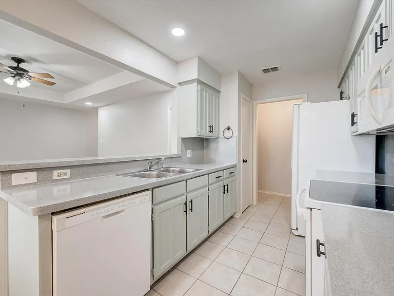 2319 Indigo Ln — Photo 11