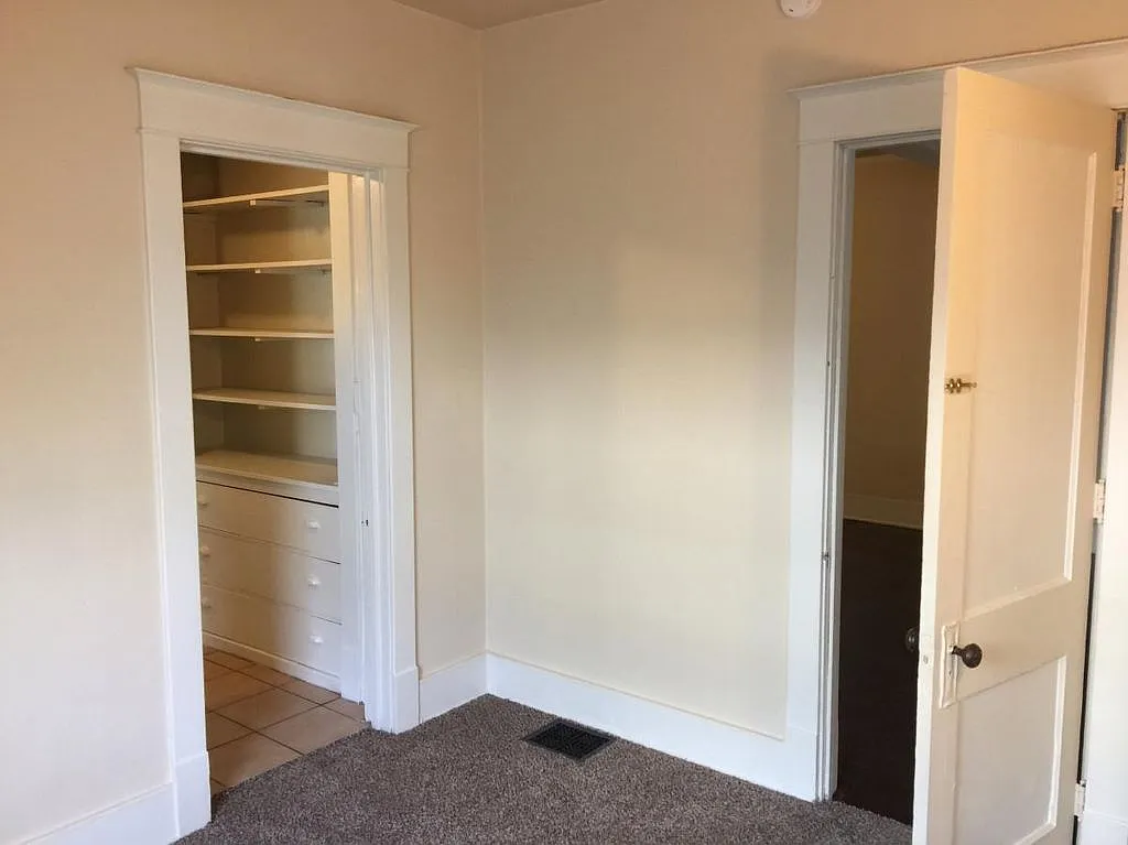 738 Oakland SW - 1 — Photo 3
