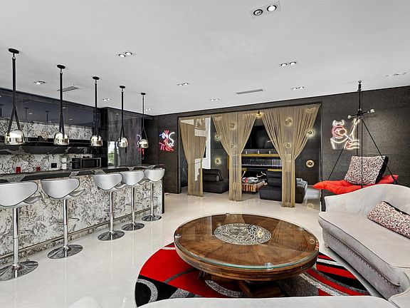 4th image of 3021 Riomar Street