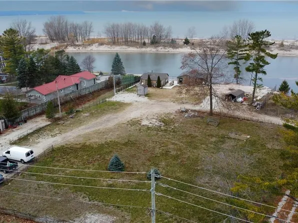 326 River Rd E #B, Wasaga Beach, ON L9Z 2L7