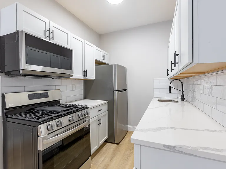 628 E 6th St #2 — Photo 1