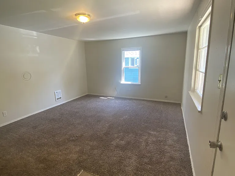 1306 W Cota St — Photo 3