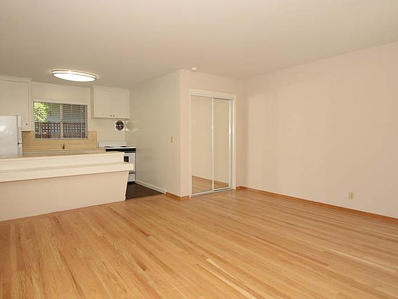2nd image of 542 Forest Ave APT B