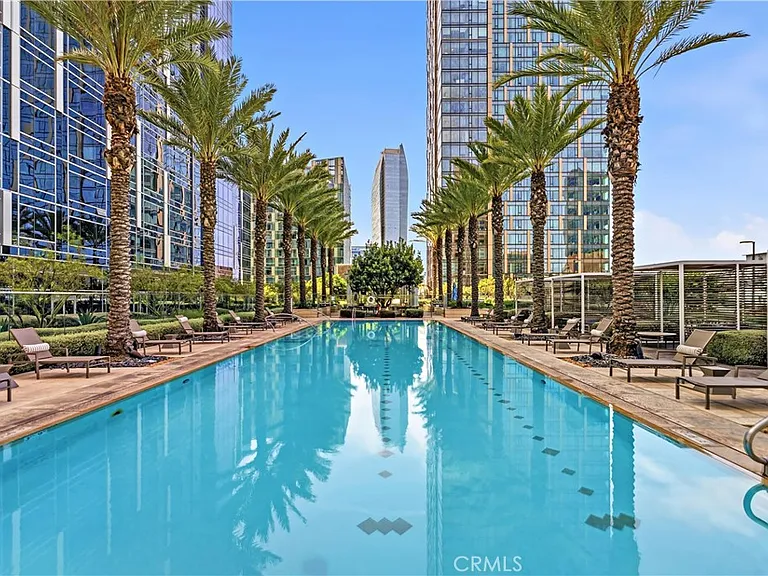 877 Francisco — Photo 1