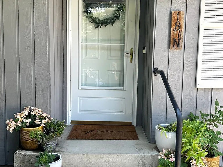 18 N Western Ave — Photo 1