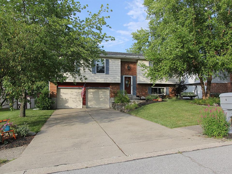 1st image of 8 Carriage Hill Dr