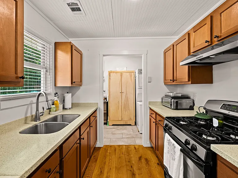 151 Rendant Ave — Photo 15