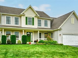 1119 Channing Woods Dr, Webster, NY 14580