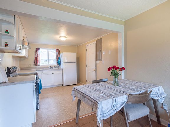 2nd image of 1447 Filbert St