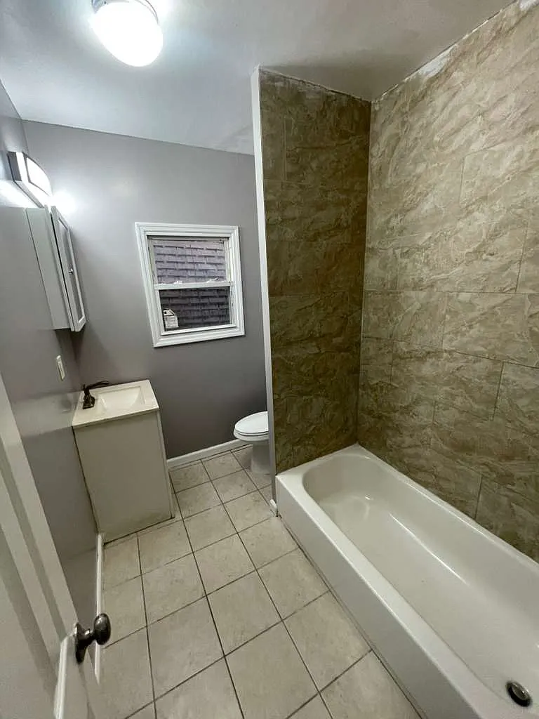 Building Photo - 748 S 16th St #2