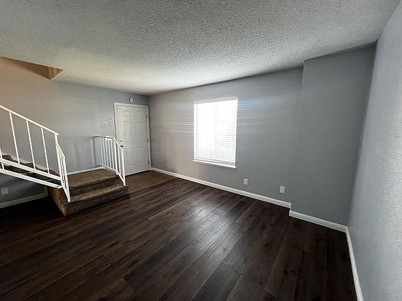 5th image of 720 N Torrey Pines Dr