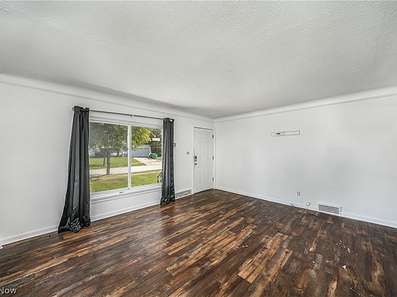 3rd image of 16780 Gerard Ave