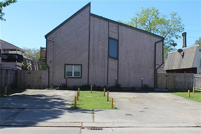 1st image of 905 Vouray Dr