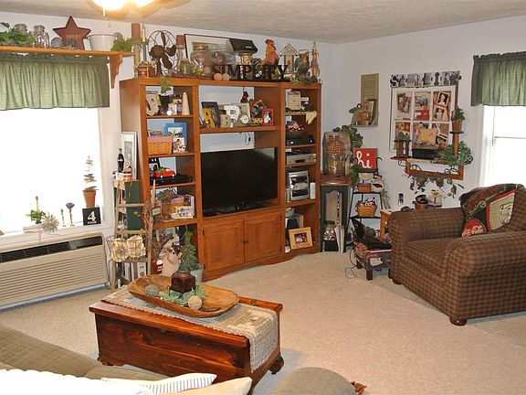 3rd image of 1565 E Sanders Third Ave