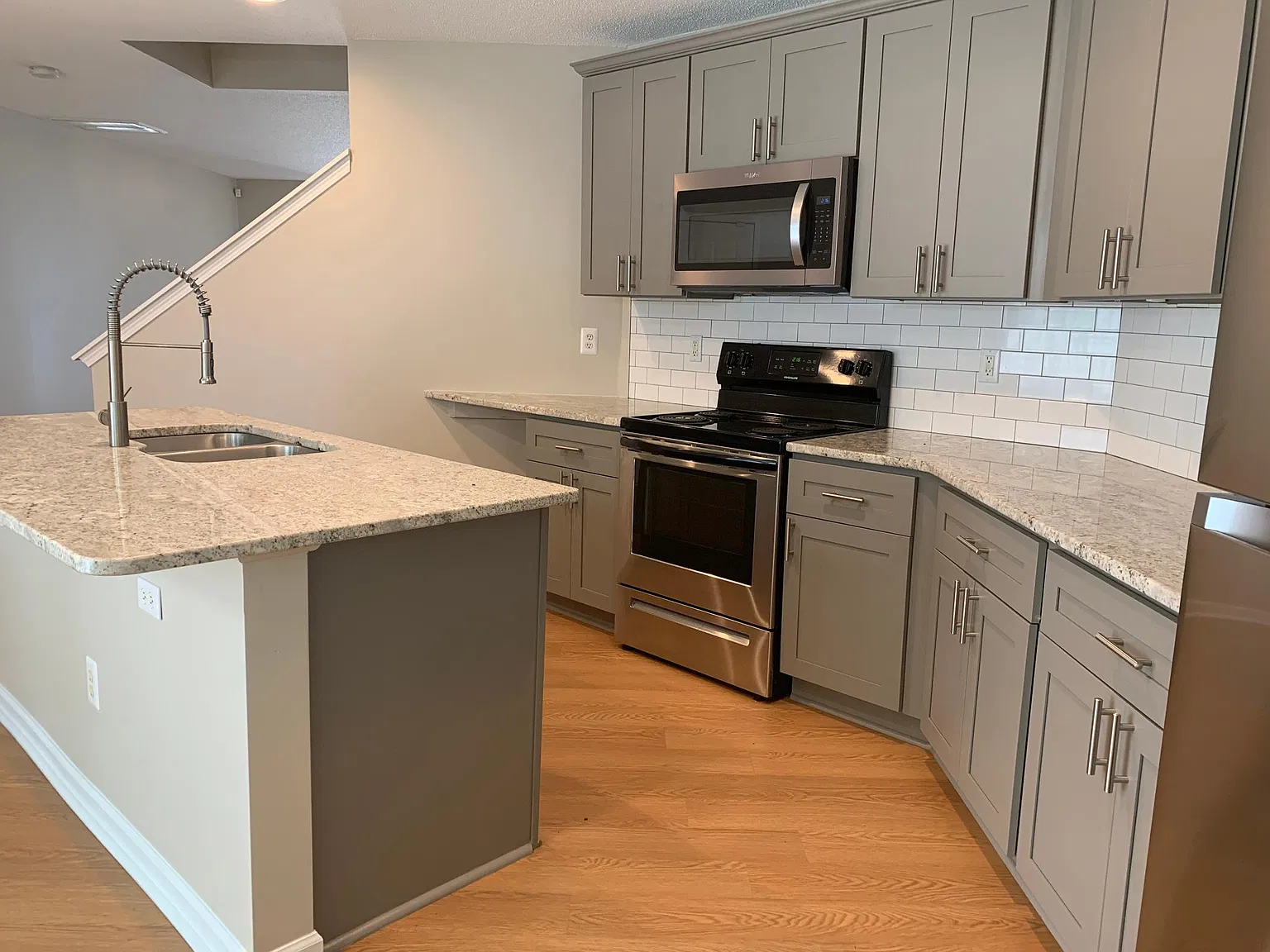 3 bed, 2.5 bath, 1816 sqft, $1,990 — Photo 4