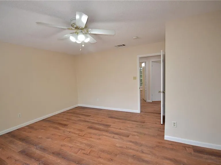 13903 Lothian Dr — Photo 19