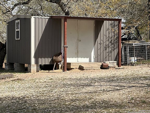 4th image of 140 guadalupe ranch