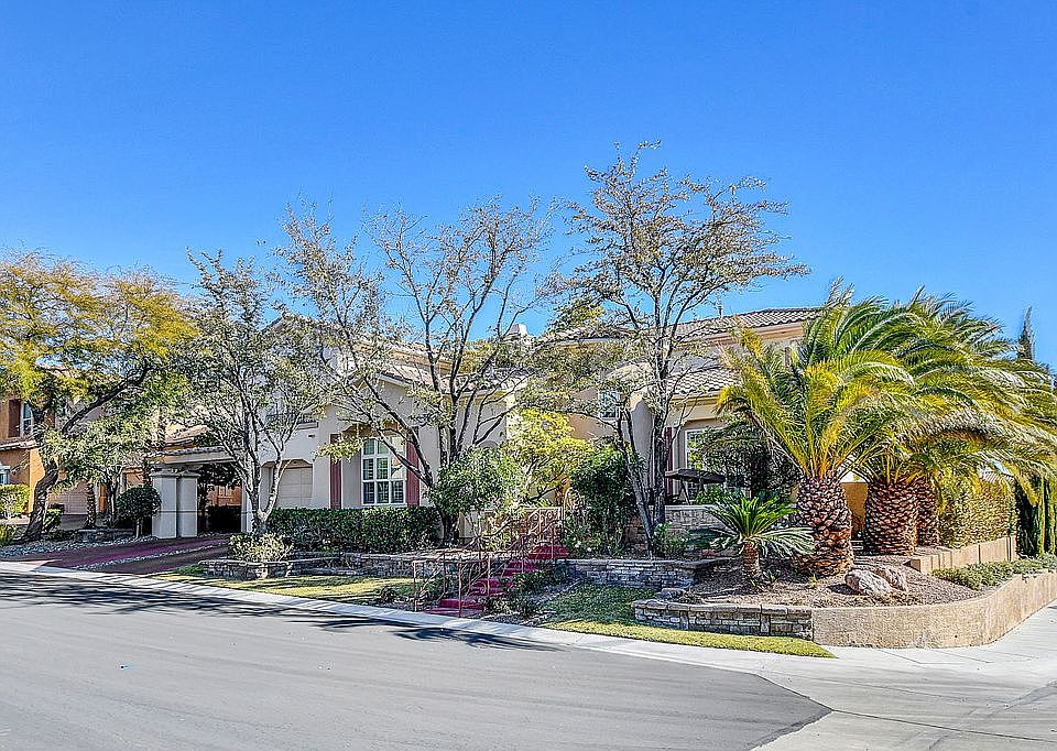 1st image of 220 Piazza Del Verano St