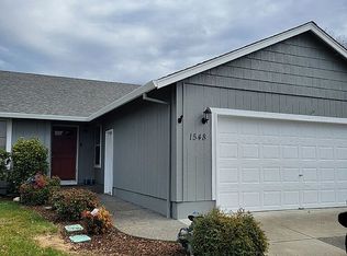 1548 Steelhead Run, Medford, OR 97504