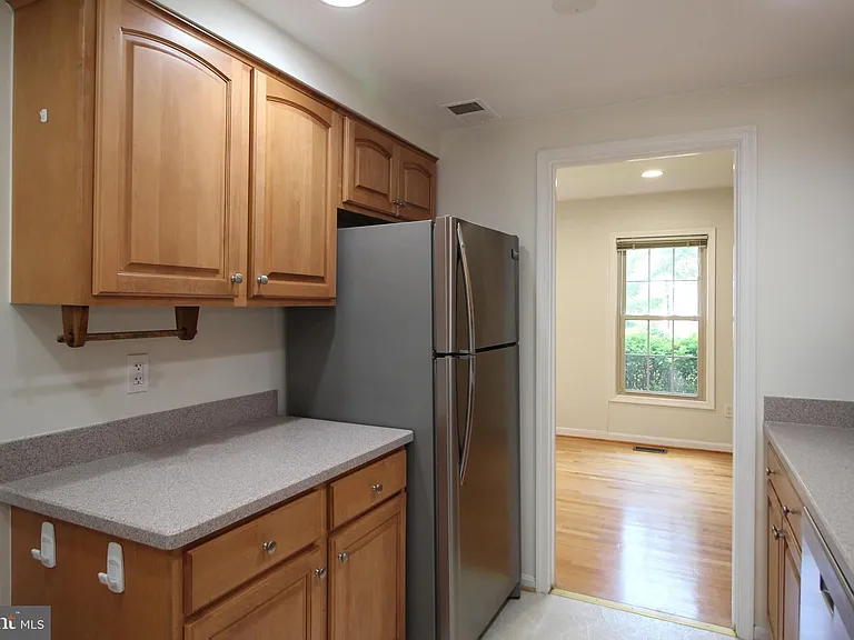 436 N Park Dr — Photo 7