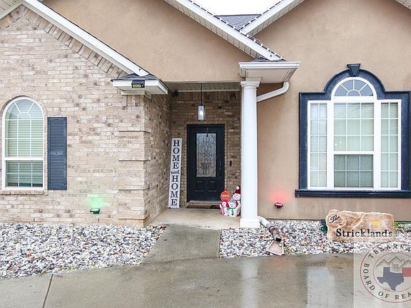3rd image of 13 Coppercreek Cir