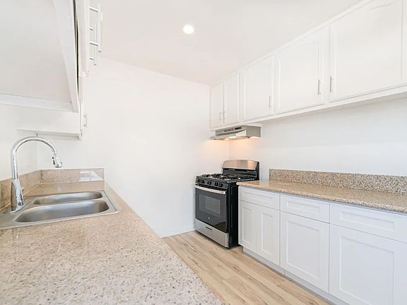 4th image of 13406 S Vermont Ave #6A