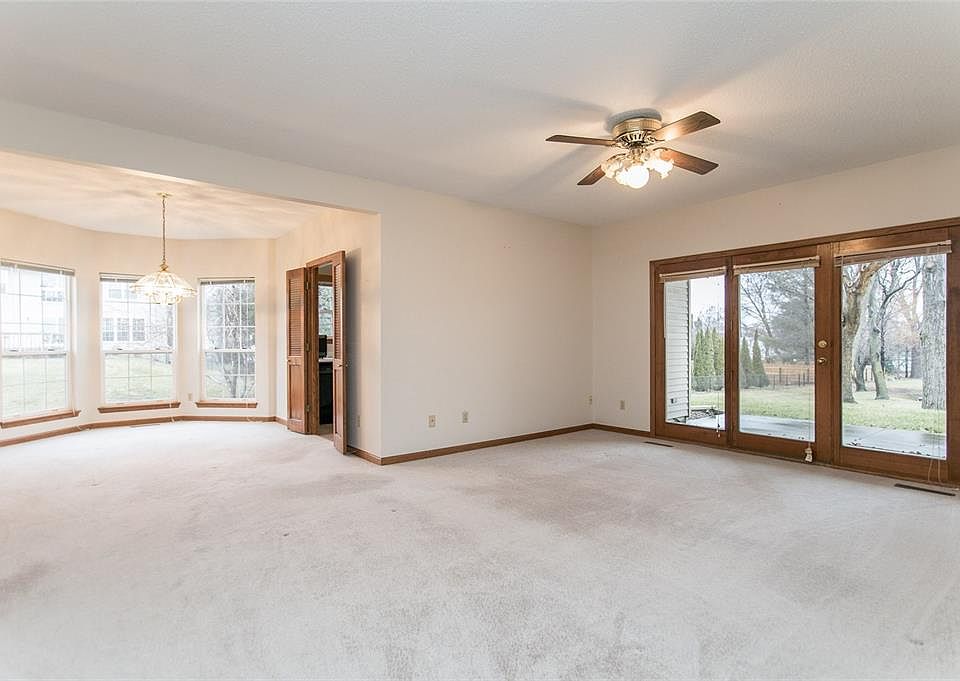 Living Room/ Dining Room